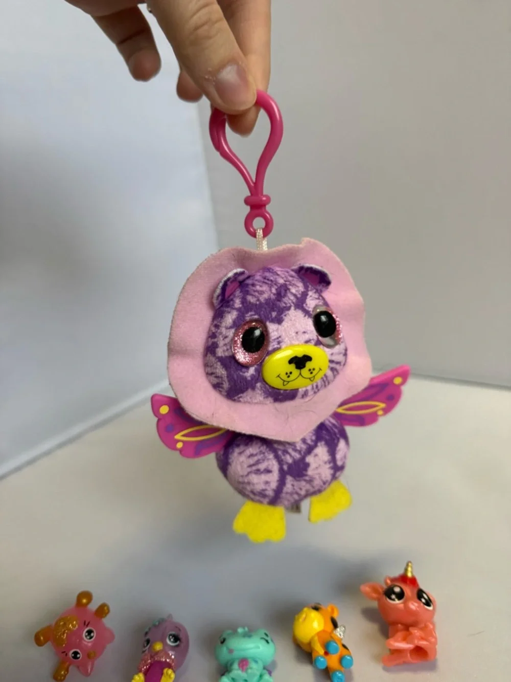Hatchimals Lot - Plush Winged Lion Keychain & 5 Mini Animal Figures - Kids Toys - Picture 5 of 5
